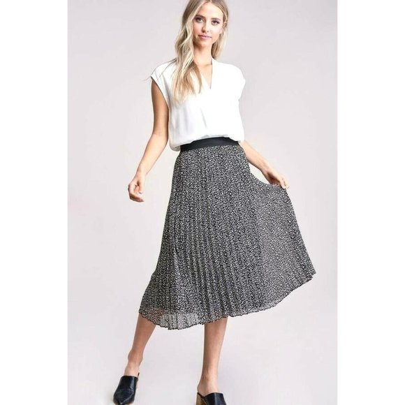 Arrays Black Ivory Leopard Pleated Midi Skirt M Elastic Waist Sheer Lined - Picture 1 of 5